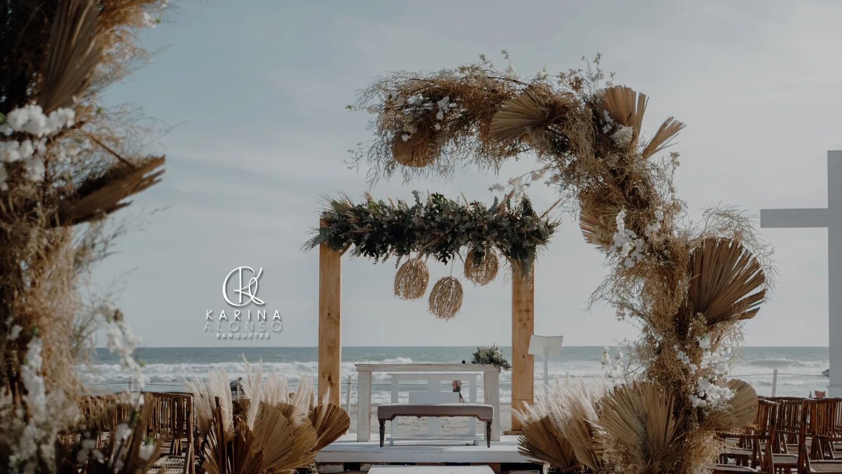 Altar de playa estilo boho