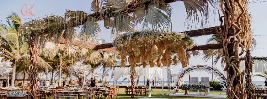 Evento en jardín frente al mar